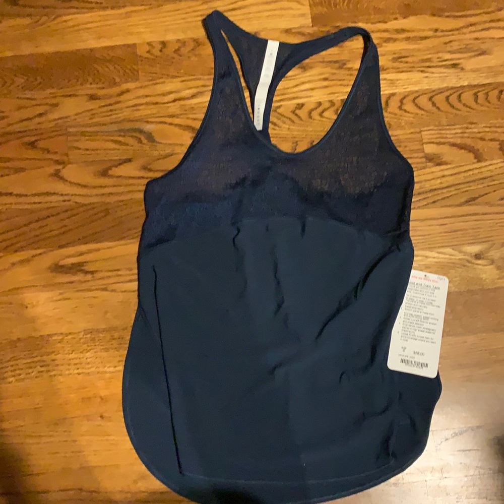 Lululemon Twist and train tank